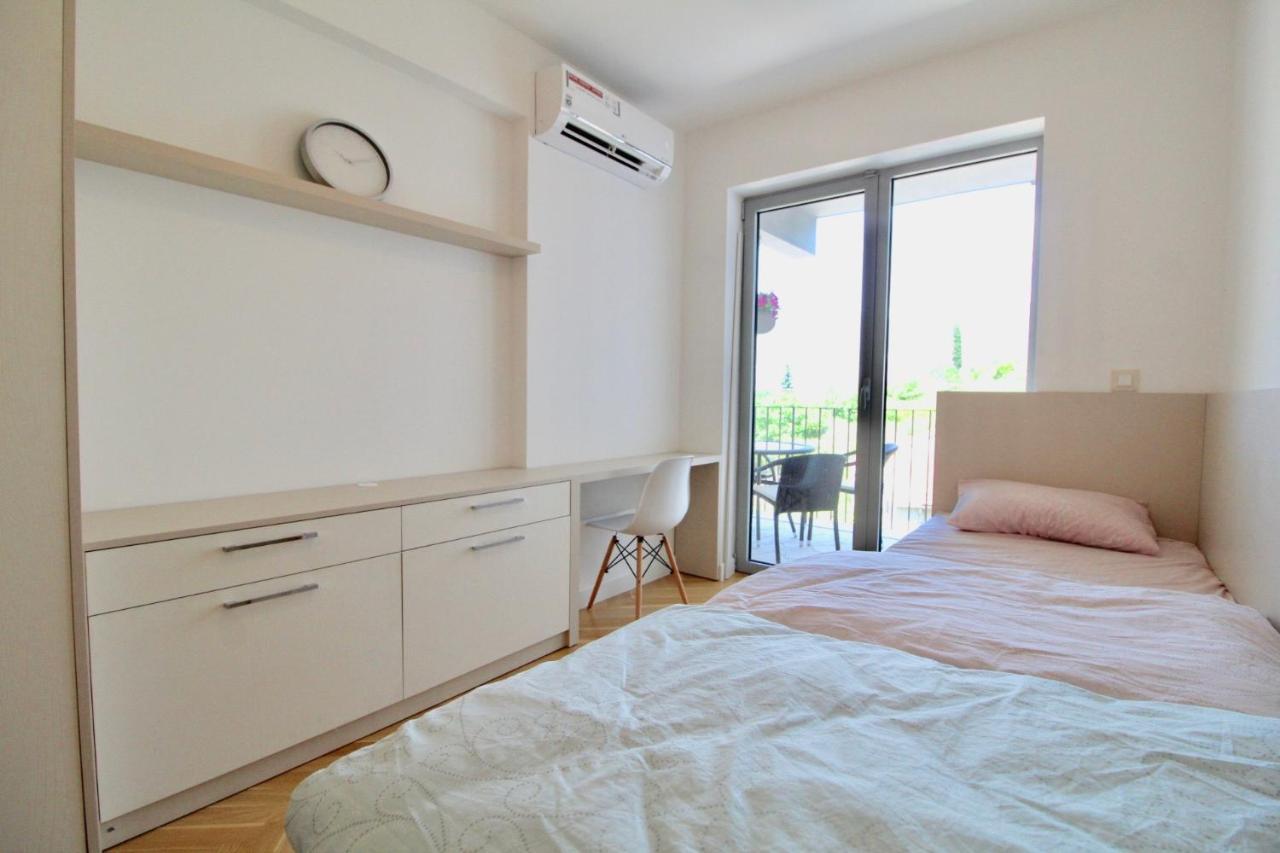 2Bd New Dobrota Apt With Bay Views Kotor Extérieur photo